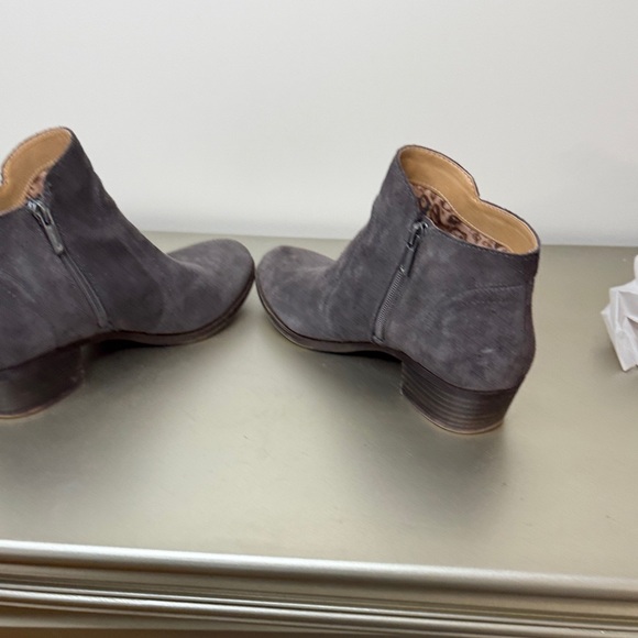 Lucky Brand Grey Western Boho Suede Ankle Booties Size 8.5M - Picture 12 of 13
